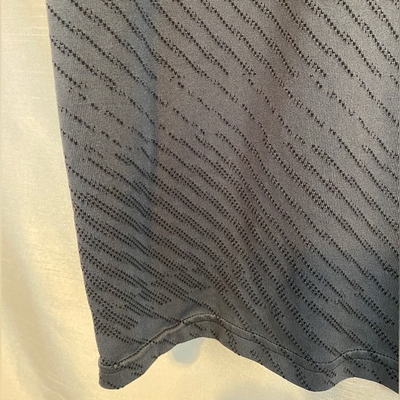 Under  Armour T-Shirt HeatGear Performance Charcol Gray Loose Mens Lg - Picture 6 of 11